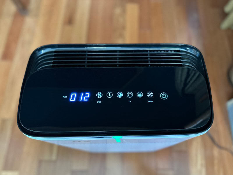 Brondell Pro Sanitizing Air Purifier - product display and buttons