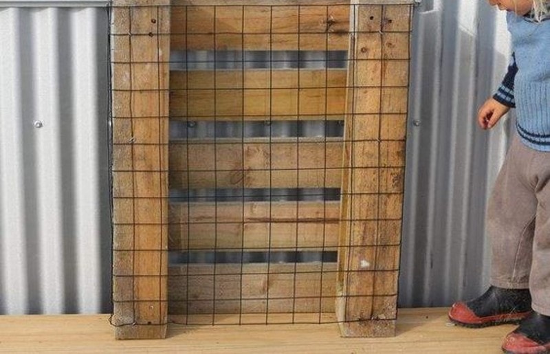 DIY Rabbit Hay Feeder