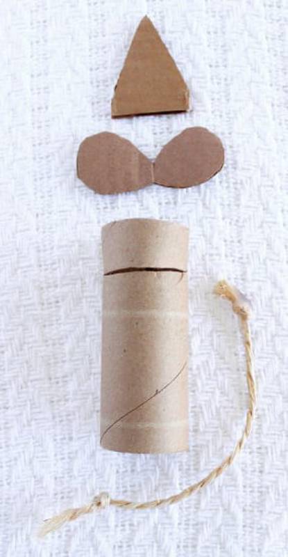 DIY cardboard mouse cat toy