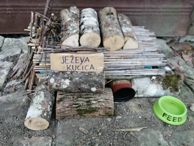 DIY recycled hedgehog house