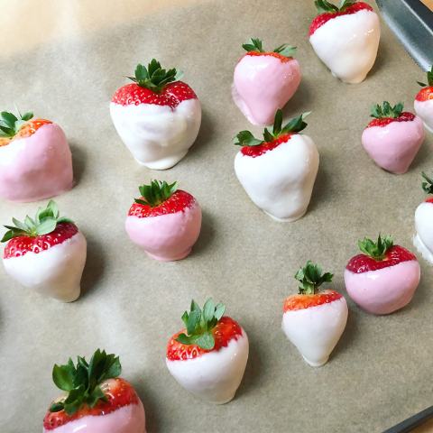 Frozen Greek Yogurt-Dipped Strawberries Recipe