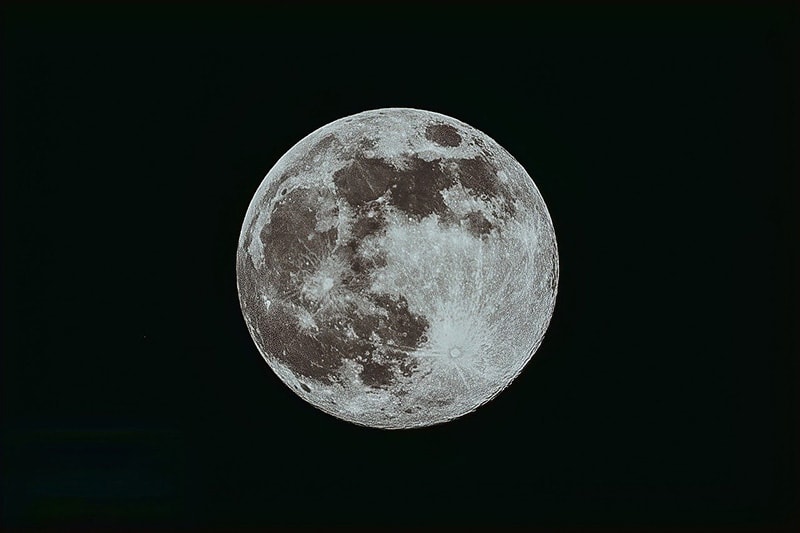 Fullmoon Closeup