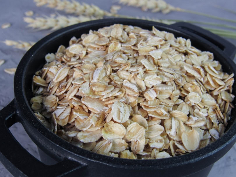 Oatmeal in a black bowl