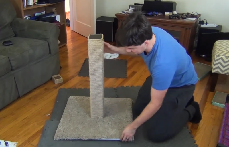 Traditional Cat Scratching Post