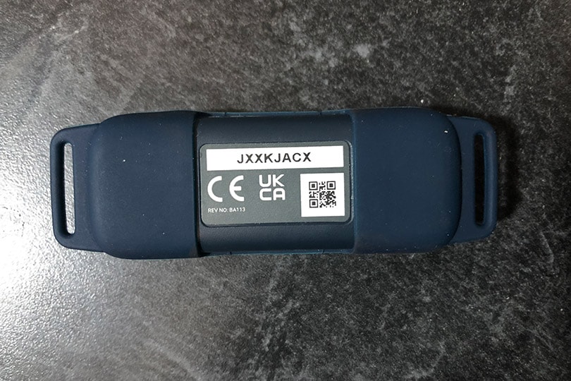 back view of the tractive gps cat tracker