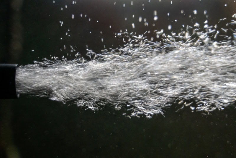 bubbles of the oxygen air filter in the aquarium