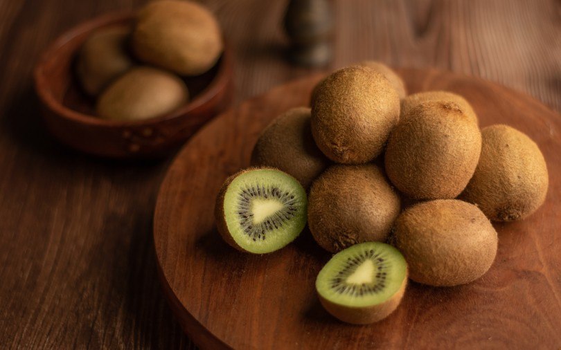 kiwi on table