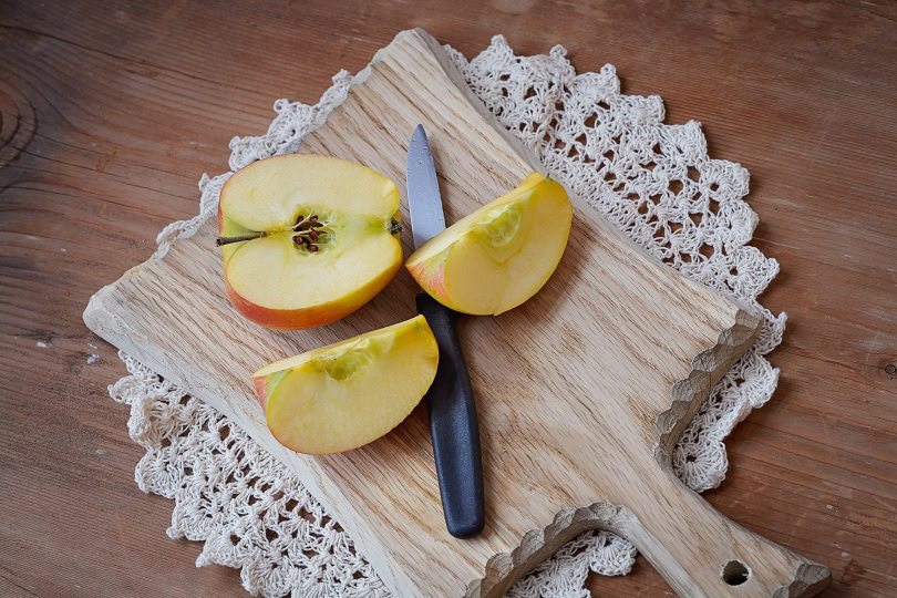 sliced apple