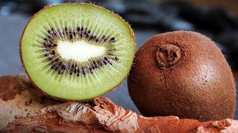 sliced kiwi