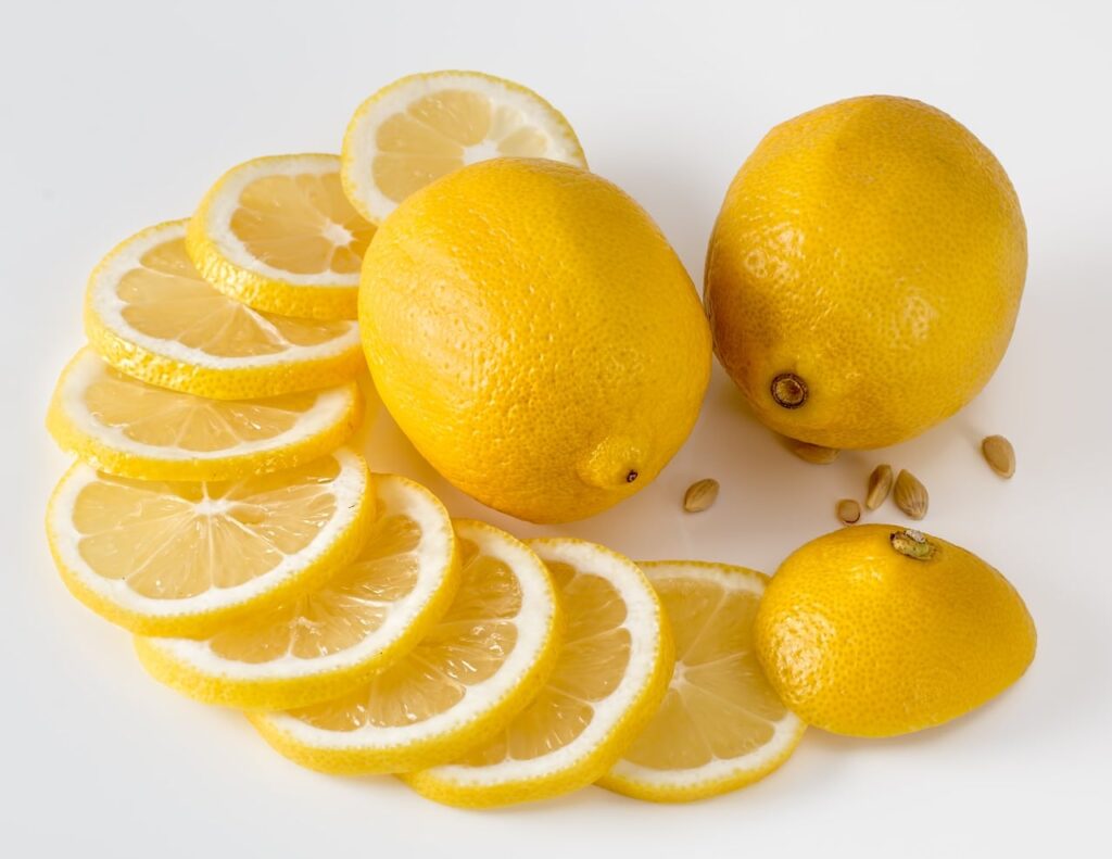 sliced lemon