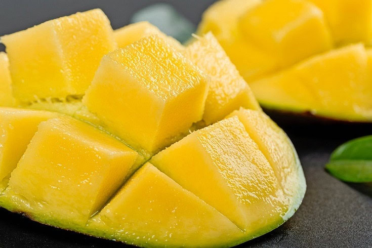 sliced mango