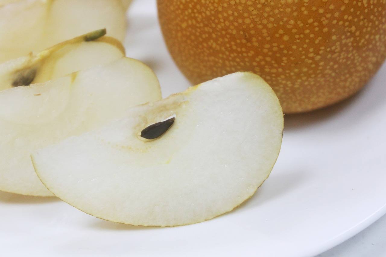 sliced pear