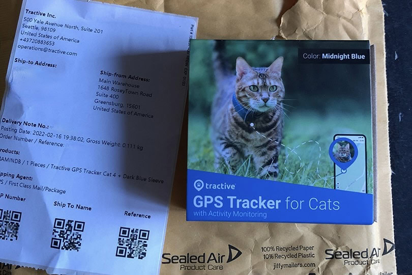 tractive-gps-cat-tracker-packaging-and-box