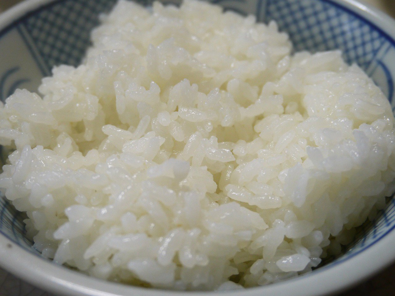 a bowl of cooked white rice