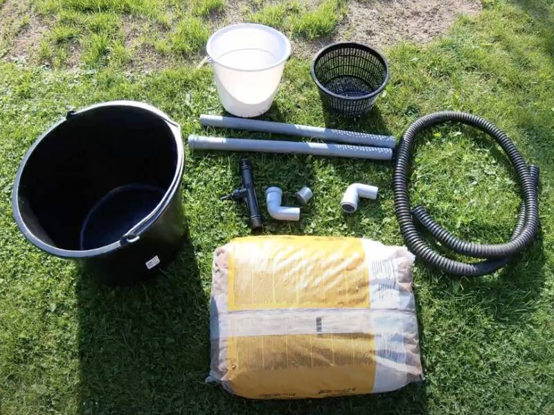 DIY Solar Powered Pond Filter With Skimmer