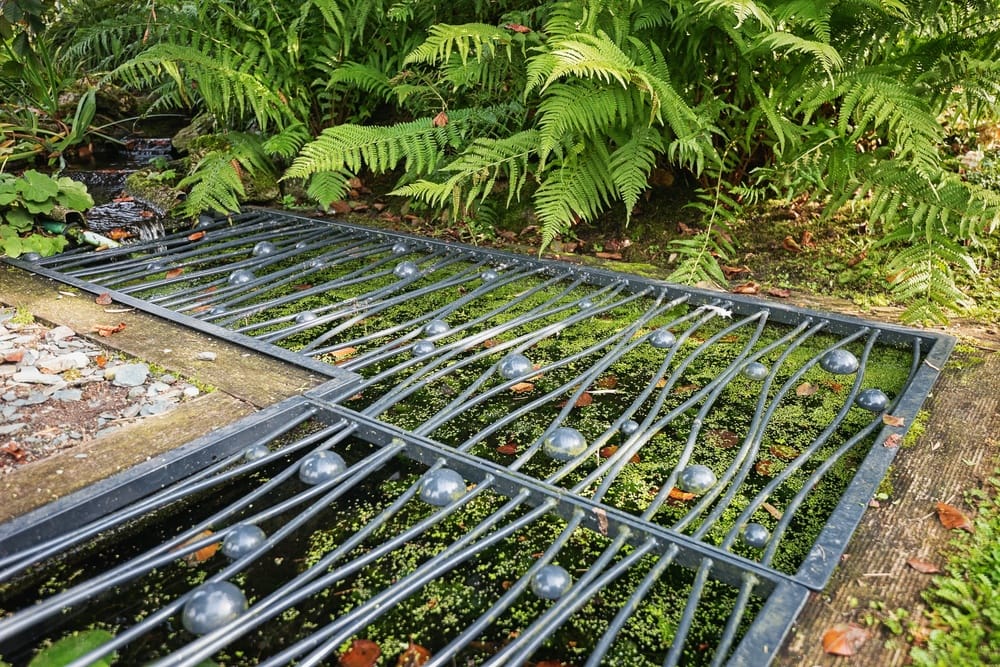 pond shelter / cover