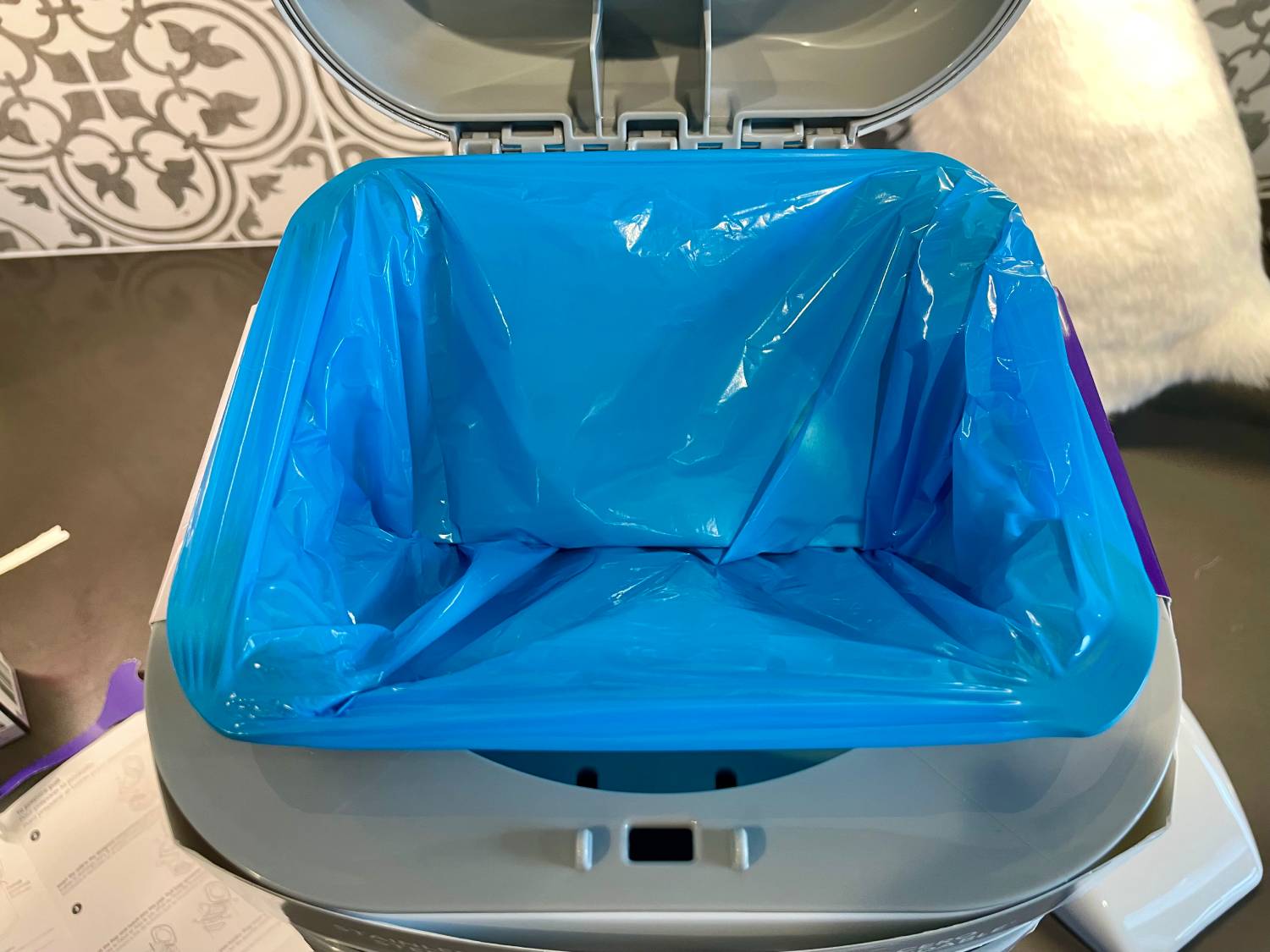 Litter Genie Platinum Pail Review - trash bag in pail